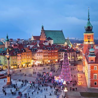 Uitzicht op plein met mensen in Polen